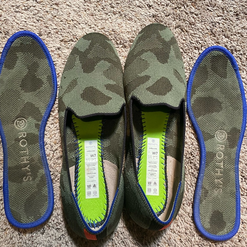 Rothys Size 7 CAmo loafers